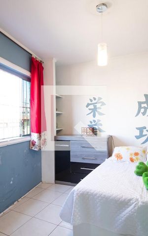 Casa à venda com 360m², 5 quartos e 3 vagas Casa à venda com 360m², 5 quartos e 3 vagasQuarto 4