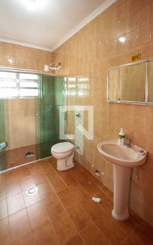 Apartamento à venda com 304m², 4 quartos e 3 vagas Apartamento à venda com 304m², 4 quartos e 3 vagasBanheiro social