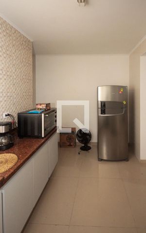 Apartamento à venda com 304m², 4 quartos e 3 vagas Apartamento à venda com 304m², 4 quartos e 3 vagasCozinha