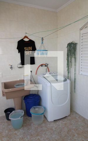 Casa à venda com 300m², 3 quartos e 4 vagasÁrea de Serviço