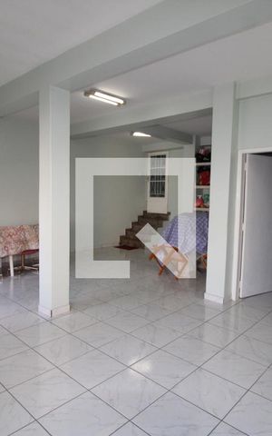 Casa à venda com 300m², 3 quartos e 4 vagasSalão