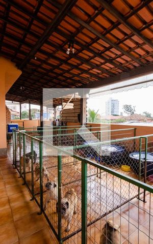Casa à venda com 800m², 7 quartos e 2 vagas Casa à venda com 800m², 7 quartos e 2 vagasTerraço