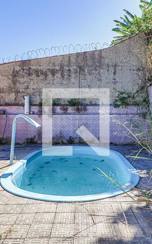 Casa à venda com 400m², 4 quartos e 6 vagasPiscina