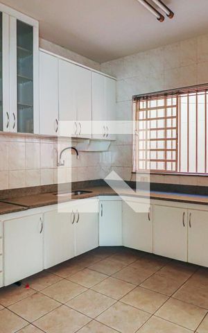 Casa à venda com 400m², 4 quartos e 6 vagasCozinha