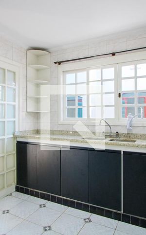 Casa à venda com 312m², 5 quartos e 3 vagas Casa à venda com 312m², 5 quartos e 3 vagasCasa 2 - Cozinha