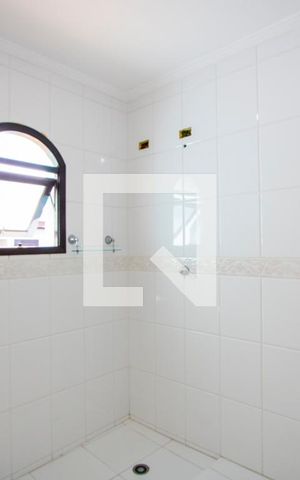 Casa à venda com 312m², 5 quartos e 3 vagas Casa à venda com 312m², 5 quartos e 3 vagasCasa 1 - Banheiro do quarto 1