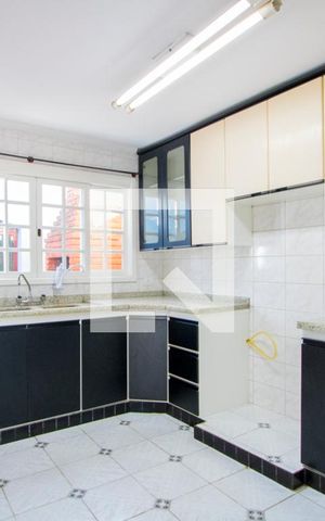 Casa à venda com 312m², 5 quartos e 3 vagas Casa à venda com 312m², 5 quartos e 3 vagasCasa 2 - Cozinha