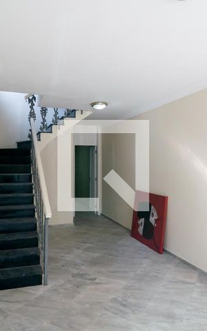 Casa à venda com 200m², 4 quartos e 2 vagas Casa à venda com 200m², 4 quartos e 2 vagasSala