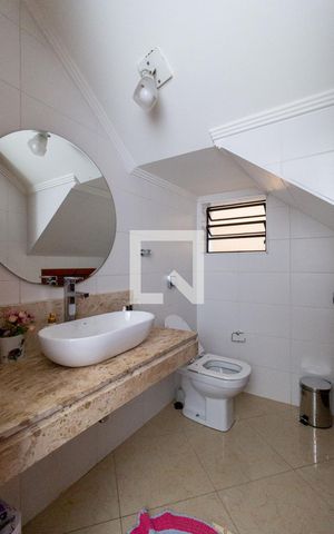 Casa à venda com 190m², 3 quartos e 3 vagas Casa à venda com 190m², 3 quartos e 3 vagasLavabo