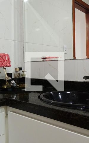Casa de condomínio para alugar com 320m², 4 quartos e 1 vagaBanheiro da Suíte 1