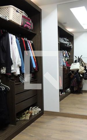 Casa de condomínio para alugar com 320m², 4 quartos e 1 vagaCloset da suíte