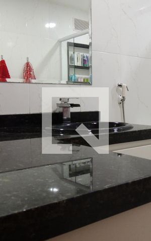 Casa de condomínio para alugar com 320m², 4 quartos e 1 vagaBanheiro da Suíte 1