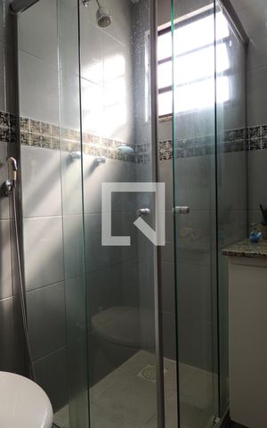 Casa de condomínio para alugar com 320m², 4 quartos e 1 vaga Casa de condomínio para alugar com 320m², 4 quartos e 1 vagaBanheiro 2