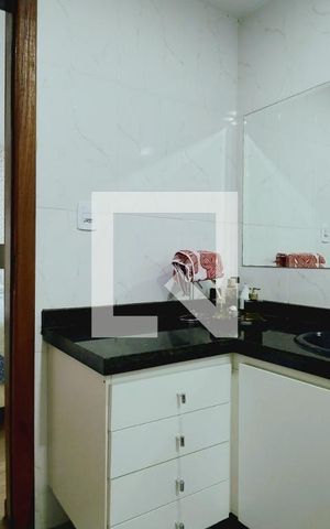 Casa de condomínio para alugar com 320m², 4 quartos e 1 vaga Casa de condomínio para alugar com 320m², 4 quartos e 1 vagaBanheiro da Suíte 1