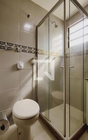 Casa de condomínio para alugar com 320m², 4 quartos e 1 vaga Casa de condomínio para alugar com 320m², 4 quartos e 1 vagaBanheiro 2