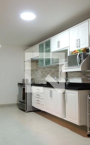 Casa de condomínio para alugar com 320m², 4 quartos e 1 vagaCozinha - Armários