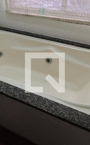 Casa de condomínio para alugar com 320m², 4 quartos e 1 vagaBanheiro 1