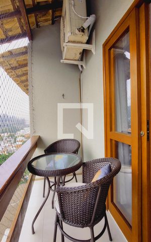 Casa de condomínio para alugar com 320m², 4 quartos e 1 vaga Casa de condomínio para alugar com 320m², 4 quartos e 1 vagaVaranda da Sala