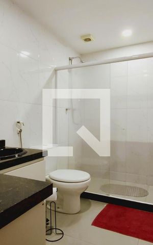 Casa de condomínio para alugar com 320m², 4 quartos e 1 vaga Casa de condomínio para alugar com 320m², 4 quartos e 1 vagaBanheiro da Suíte 1