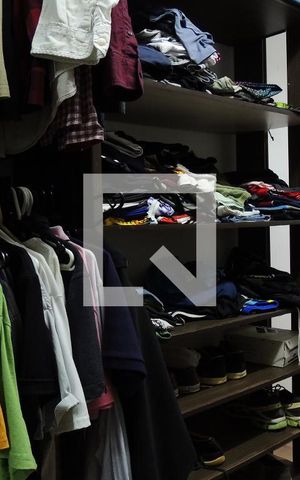 Casa de condomínio para alugar com 320m², 4 quartos e 1 vagaCloset da suíte