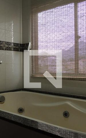 Casa de condomínio para alugar com 320m², 4 quartos e 1 vagaBanheiro 1