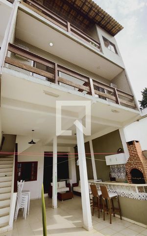 Casa de condomínio para alugar com 320m², 4 quartos e 1 vaga Casa de condomínio para alugar com 320m², 4 quartos e 1 vagaFachada Fundos