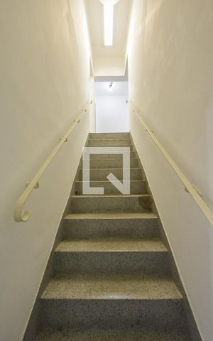 Casa para alugar com 180m², 3 quartos e 2 vagasEscada 