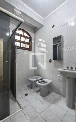 Casa para alugar com 180m², 3 quartos e 2 vagasBanheiro 03