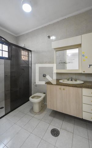 Casa para alugar com 180m², 3 quartos e 2 vagasBanheiro Suíte 01