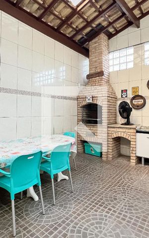 Casa à venda com 209m², 3 quartos e 5 vagasQuintal com Churrasco