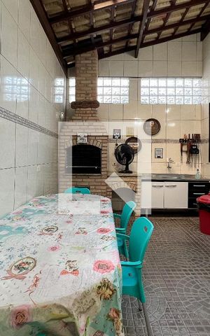 Casa à venda com 209m², 3 quartos e 5 vagasQuintal com Churrasco