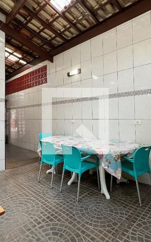 Casa à venda com 209m², 3 quartos e 5 vagasQuintal com Churrasco