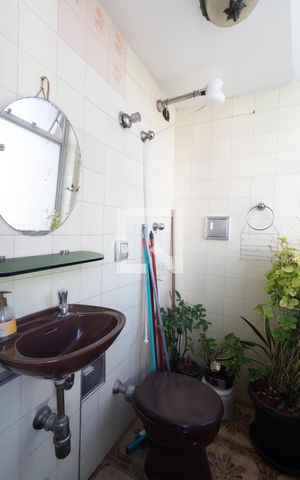 Apartamento à venda com 178m², 3 quartos e 2 vagas Apartamento à venda com 178m², 3 quartos e 2 vagasÁrea de serviço - banheiro
