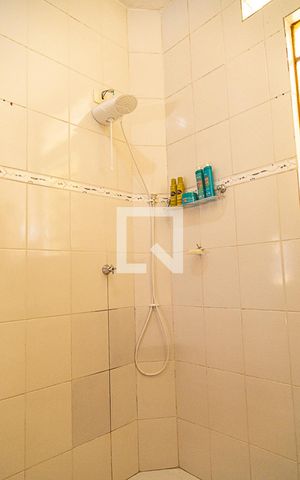 Casa à venda com 100m², 3 quartos e 2 vagas Casa à venda com 100m², 3 quartos e 2 vagasBanheiro