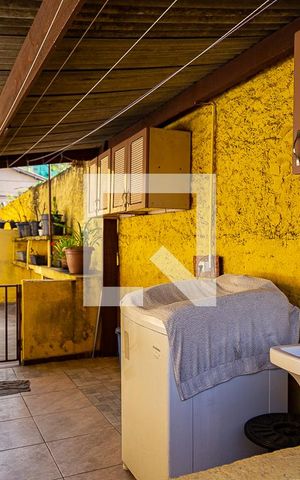 Casa à venda com 100m², 3 quartos e 2 vagas Casa à venda com 100m², 3 quartos e 2 vagasQuintal e Área de Serviço