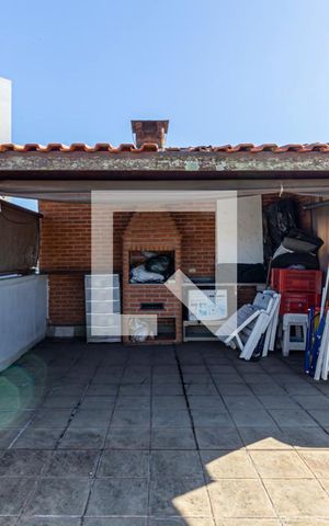 Casa à venda com 160m², 2 quartos e 3 vagas Casa à venda com 160m², 2 quartos e 3 vagasTerraço