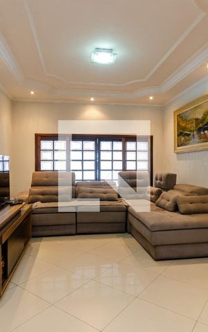 Casa à venda com 194m², 3 quartos e 2 vagas Casa à venda com 194m², 3 quartos e 2 vagasSala