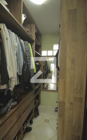 Casa à venda com 344m², 3 quartos e 4 vagasCloset da suíte