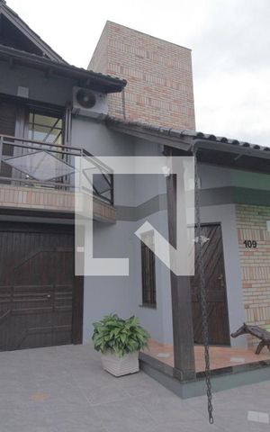Casa à venda com 344m², 3 quartos e 4 vagasFachada da casa