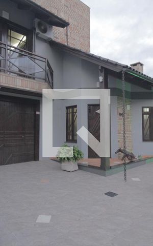Casa à venda com 344m², 3 quartos e 4 vagasFachada da casa