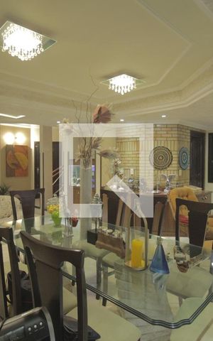 Casa à venda com 344m², 3 quartos e 4 vagasSala