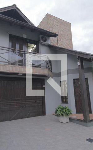 Casa à venda com 344m², 3 quartos e 4 vagasFachada da casa
