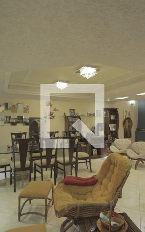 Casa à venda com 344m², 3 quartos e 4 vagasSala