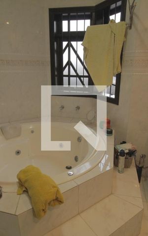 Casa à venda com 344m², 3 quartos e 4 vagasBanheiro da Suíte