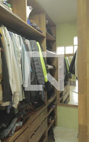 Casa à venda com 344m², 3 quartos e 4 vagasCloset da suíte