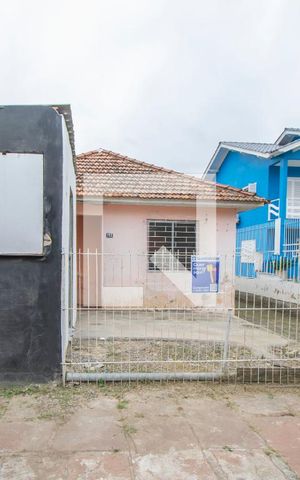 Casa à venda com 300m², 3 quartos e 4 vagas Casa à venda com 300m², 3 quartos e 4 vagasFachada