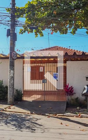 Casa para alugar com 252m², 5 quartos e 4 vagas Casa para alugar com 252m², 5 quartos e 4 vagasFachada Casa