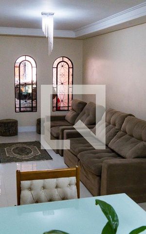 Casa para alugar com 300m², 3 quartos e 4 vagasSala