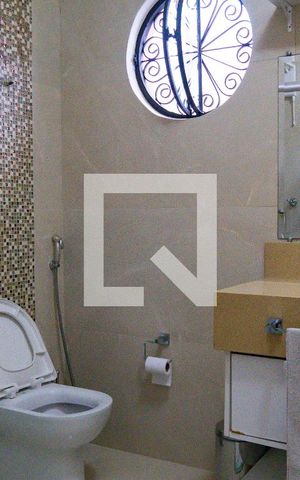 Casa para alugar com 300m², 3 quartos e 4 vagasBanheiro da Suíte 2
