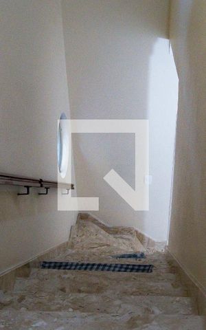 Casa para alugar com 300m², 3 quartos e 4 vagasEscada